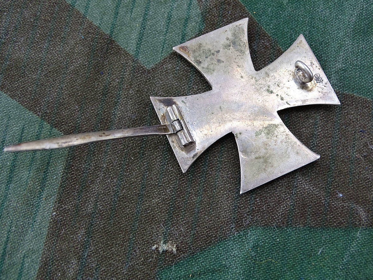 Eisernes Kreuz 1. Klasse 1914, magnetischer Eisenkern mit Schwärzung.  Herstellermarke KO