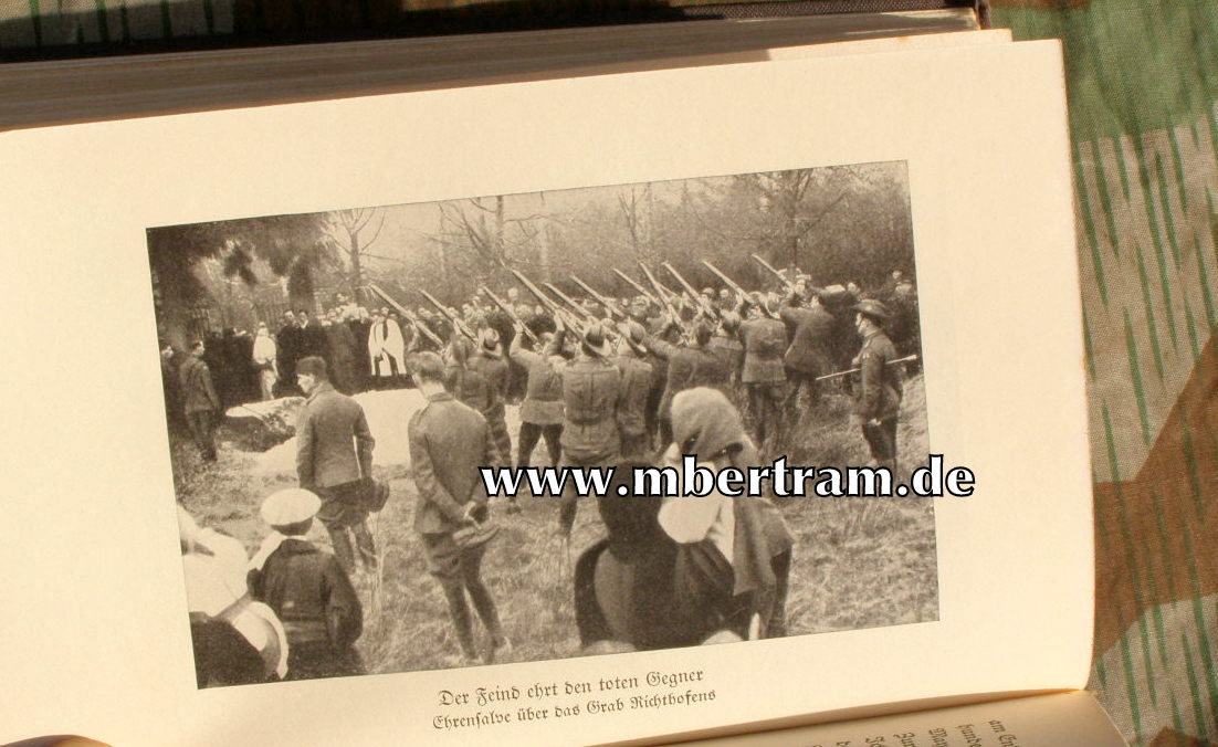 Richthofen: Der rote Kampfflieger. Berlin 1933, 262 Seiten