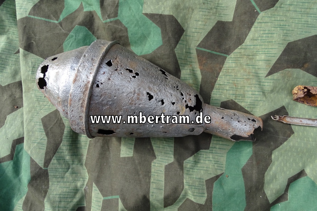 Panzerfaust 60/ 100 Rohr, delaboriert, teilrestauriert, mit Kopf.