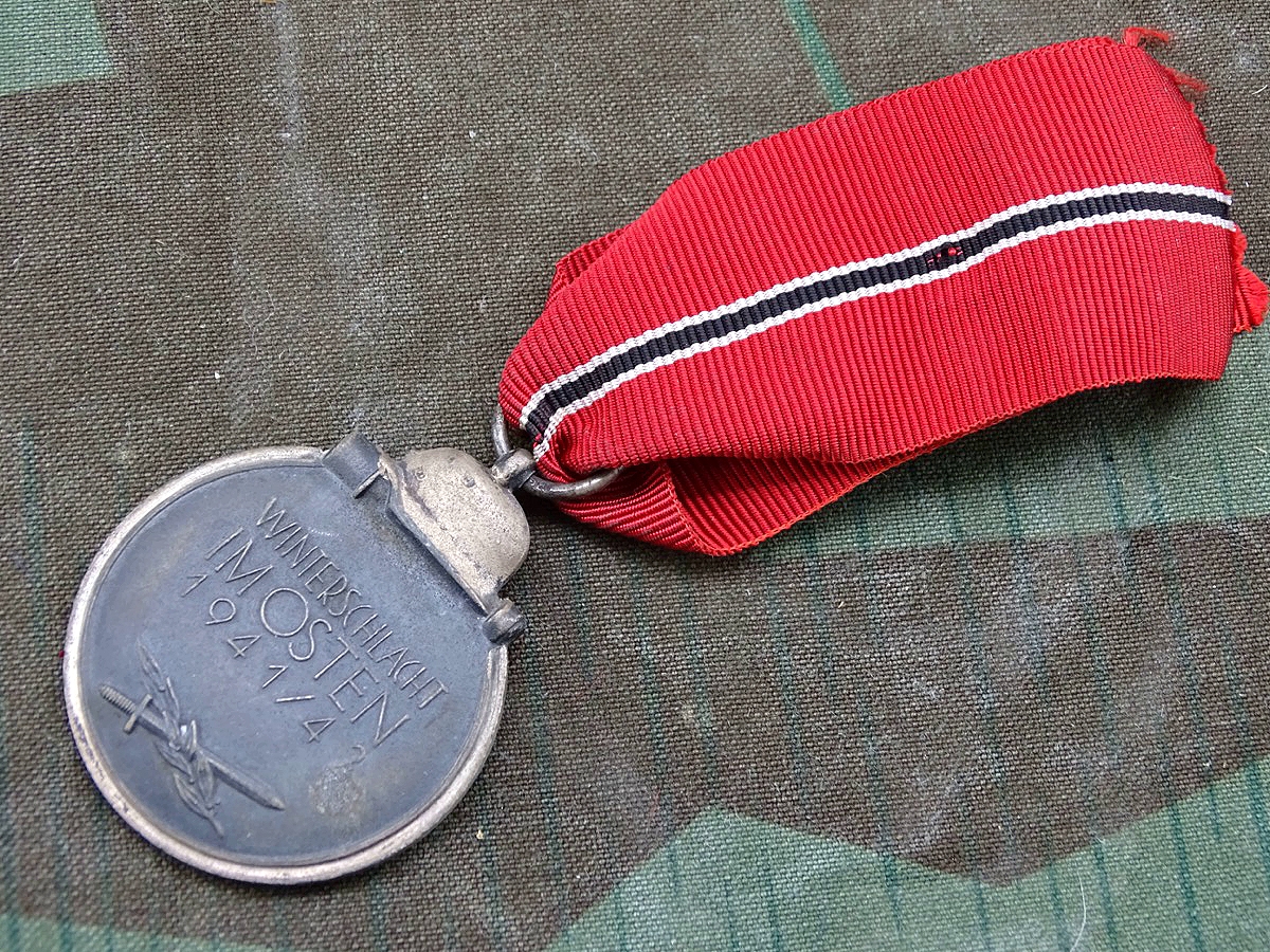 Medaille Winterschlacht im Osten 1941/42 mit Band, Ostmedaille, Hersteller 89? 80?