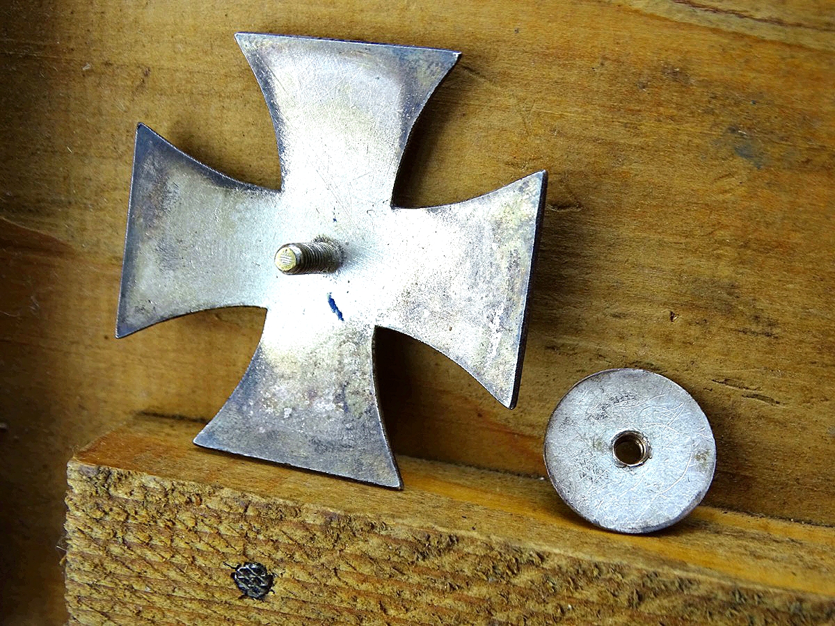 Eisernes Kreuz 1. Klasse 1939, Seltene Variante, gewölbt, fein gepunktete Oberfläche, kleine Schraubscheibe, Schinkelform